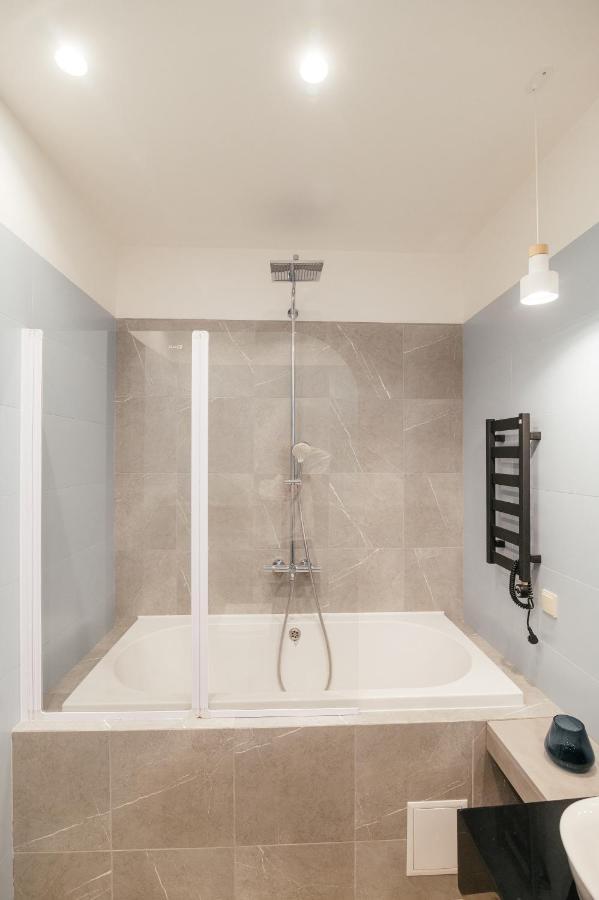 Pearl Premium Apartments 3 Kiev Buitenkant foto